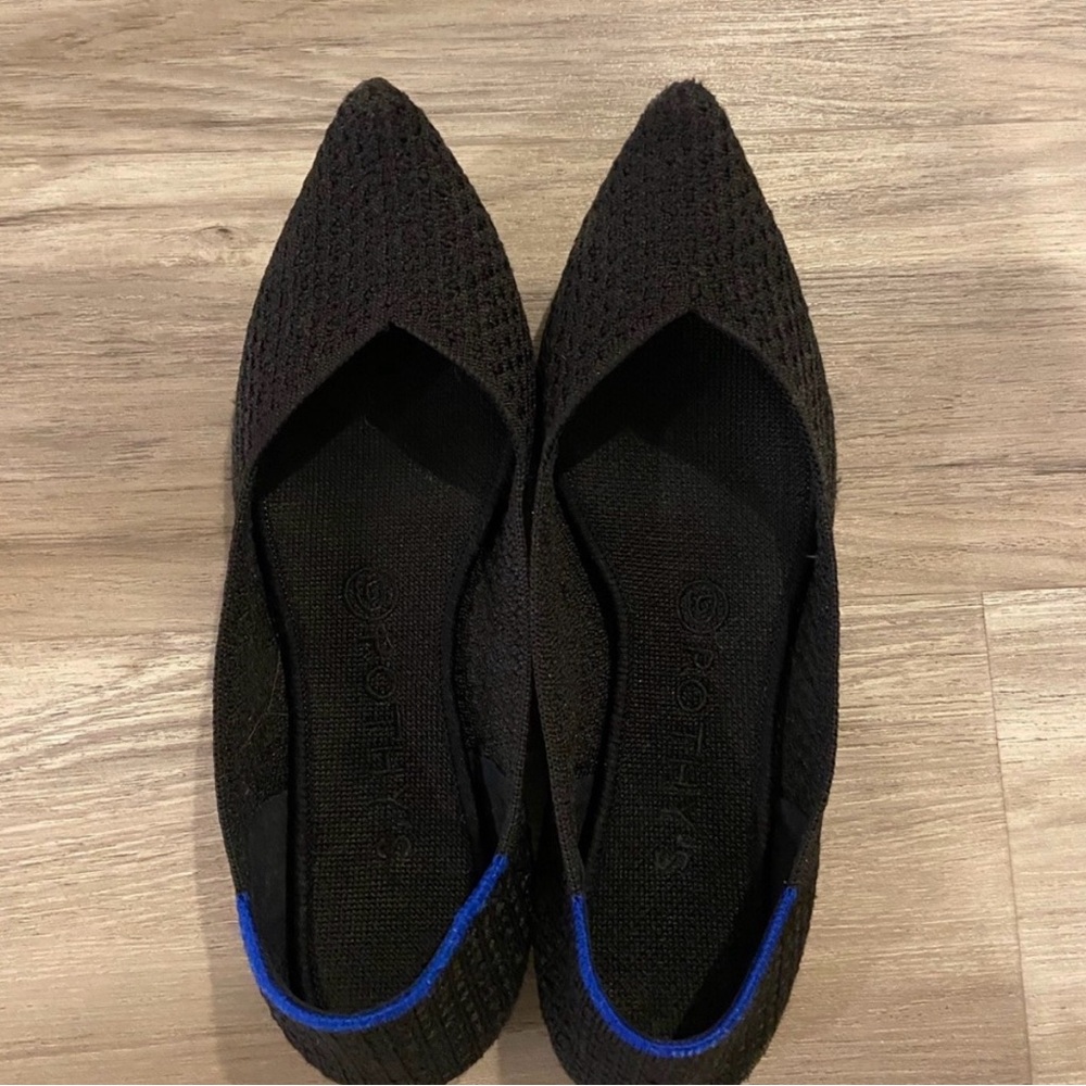 Rothy’s EUC Black Pointed Knit Flats with Blue Trim - Unbranded